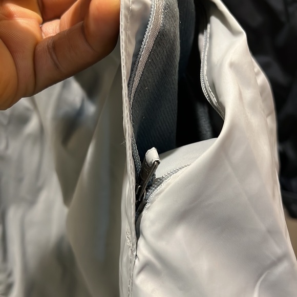 NWOT Columbia Gray athletic windbreaker with Hoodie. - Picture 8 of 15